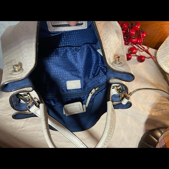 Kate Spade textured leather purse - Picture 3 of 3